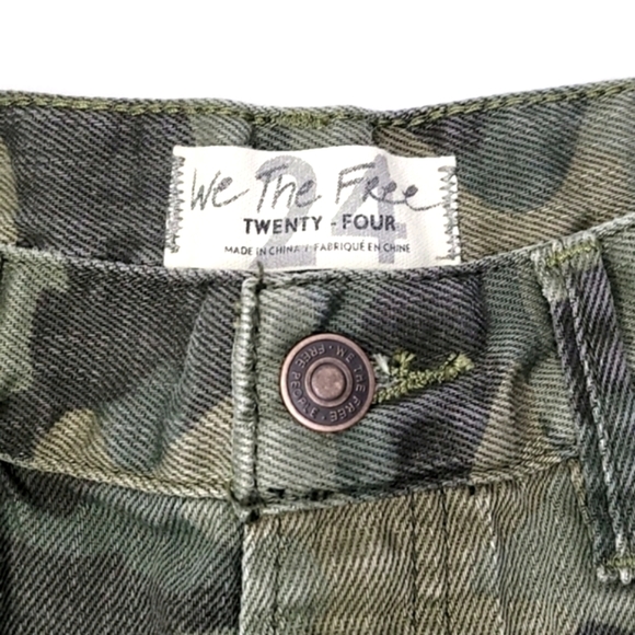 💰NWOT! WE THE FREE ▪︎ ARMY GREEN CAMOUFLAGE JEAN SHORTS ▪︎ SIZE 0 - Picture 9 of 12